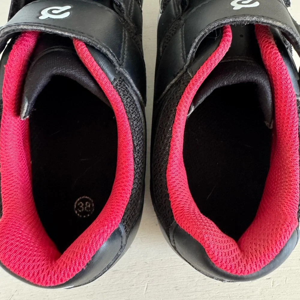 Peloton women’s cycling shoes size 38 (their US7).‎